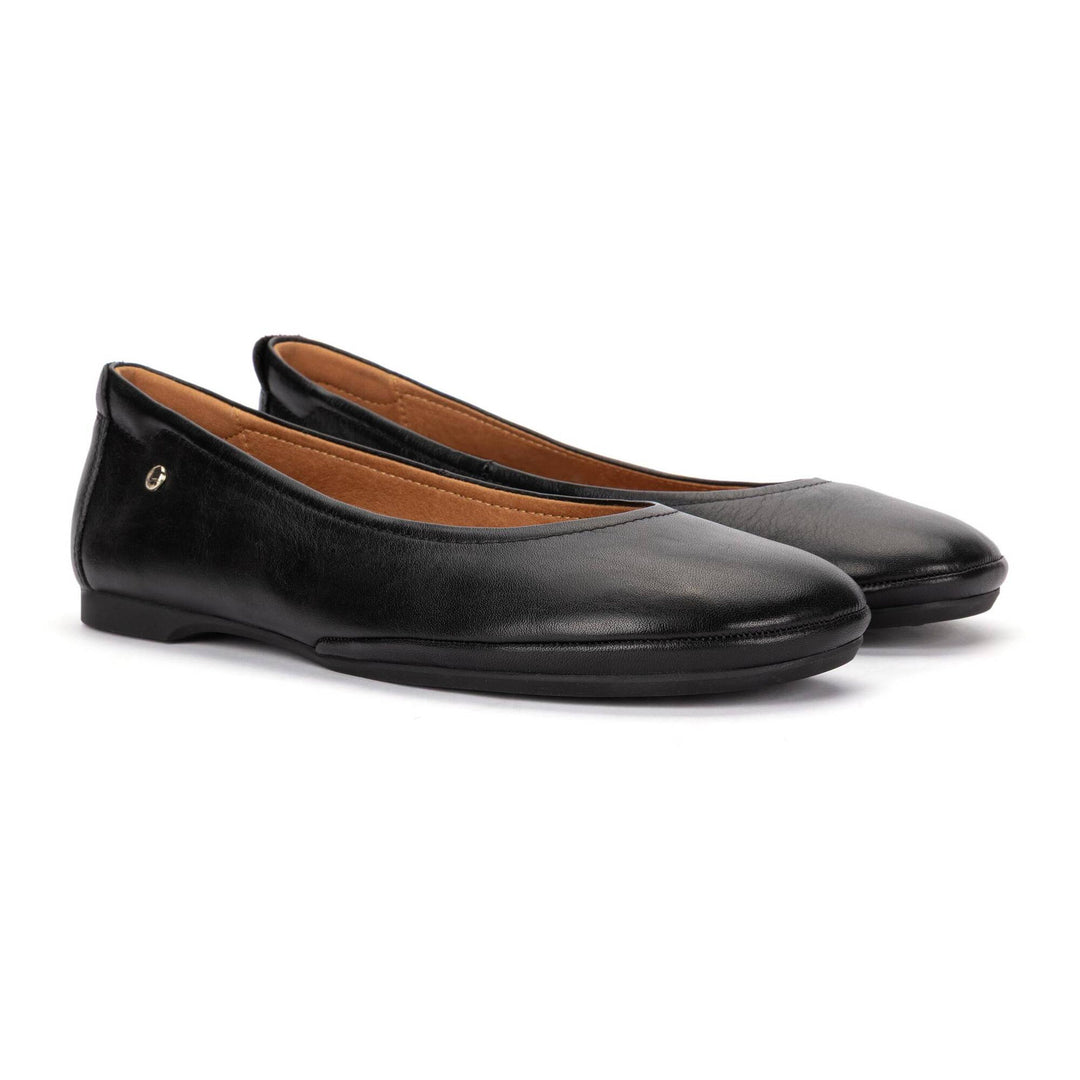 pikolinos carmona ballerina women's | black