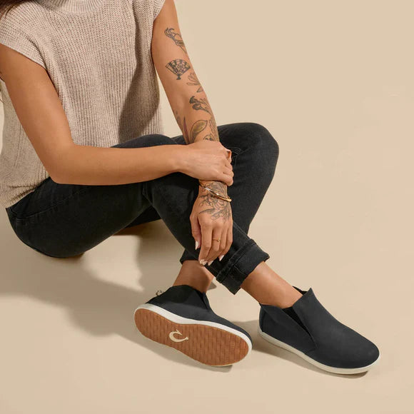 olukai hawai'iioa manu hope women's | lava rock/off white