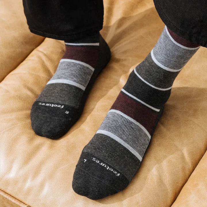 feetures everyday max cushion relaxed stripe men’s | relaxed stripe charcoal