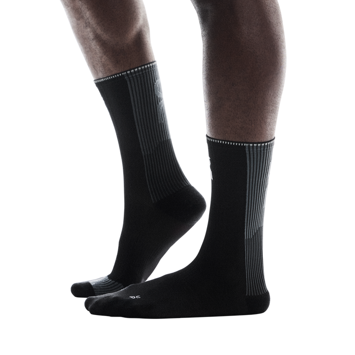 on performance run sock high | black eclipse