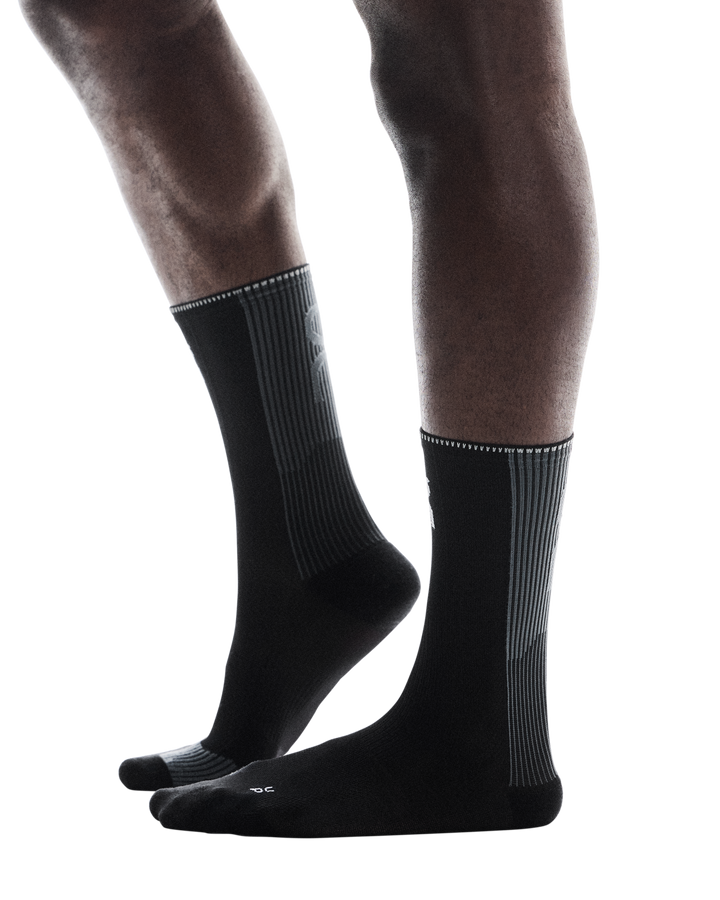 on performance run sock high | black eclipse