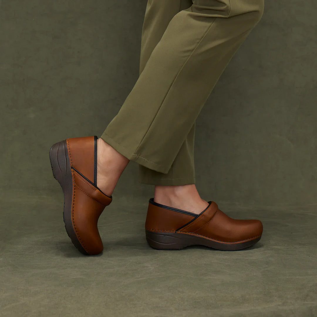 dansko xp 2.0 women's | caramel