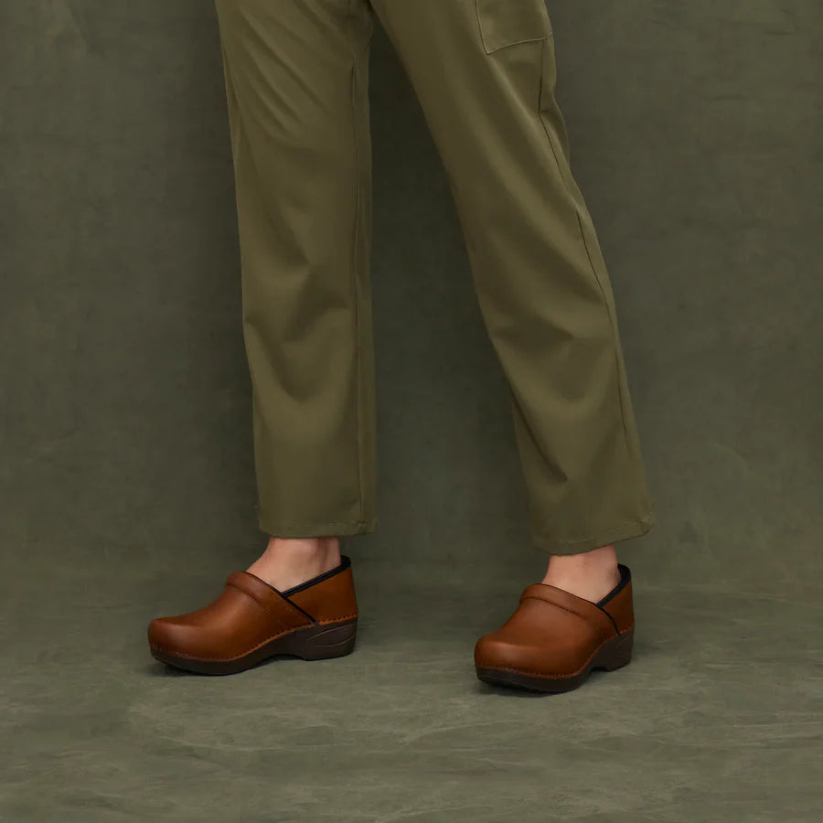 dansko xp 2.0 women's | caramel
