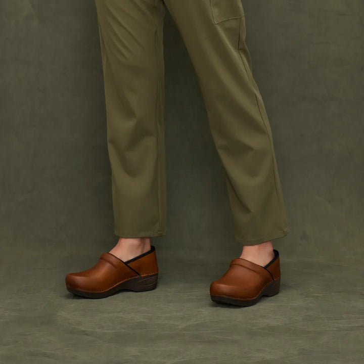dansko xp 2.0 women's | caramel
