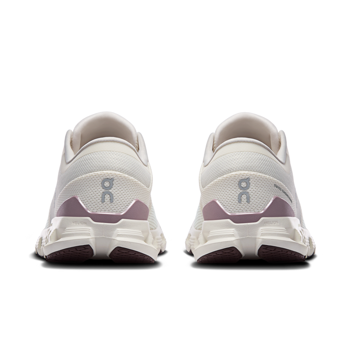 on cloud x 4 women's | ivory heron