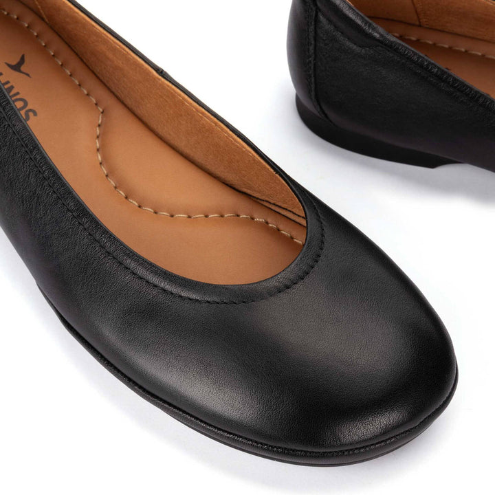 pikolinos carmona ballerina women's | black