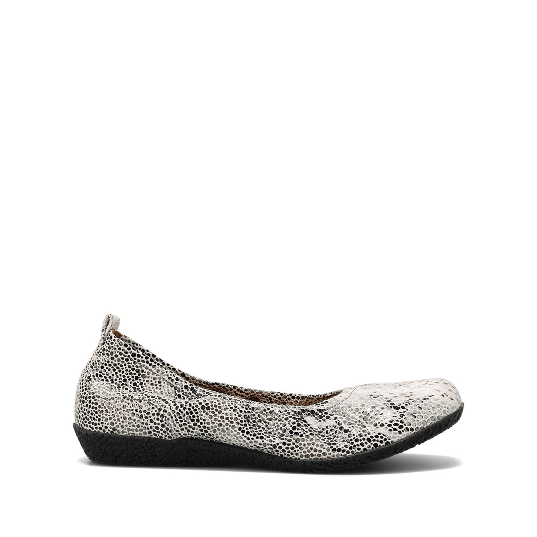 taos chit chat women's | grey snake