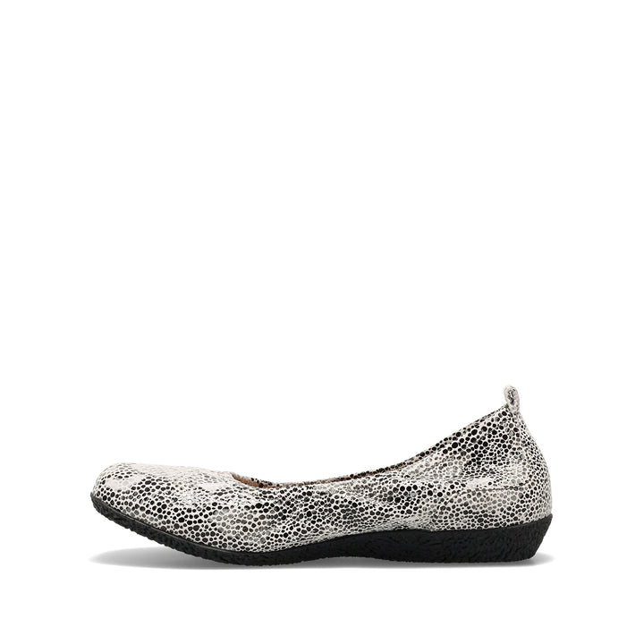 taos chit chat women's | grey snake