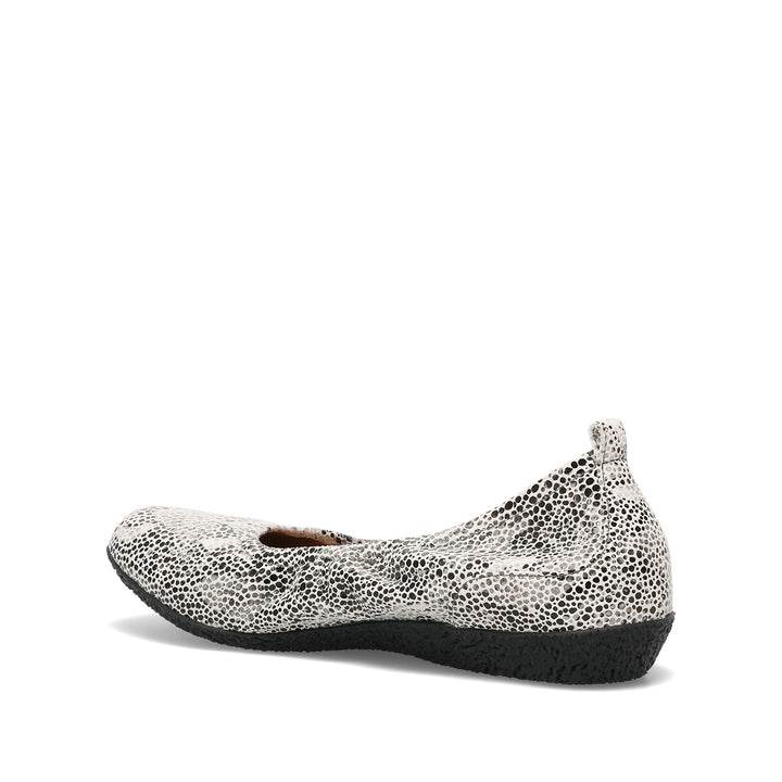 taos chit chat women's | grey snake