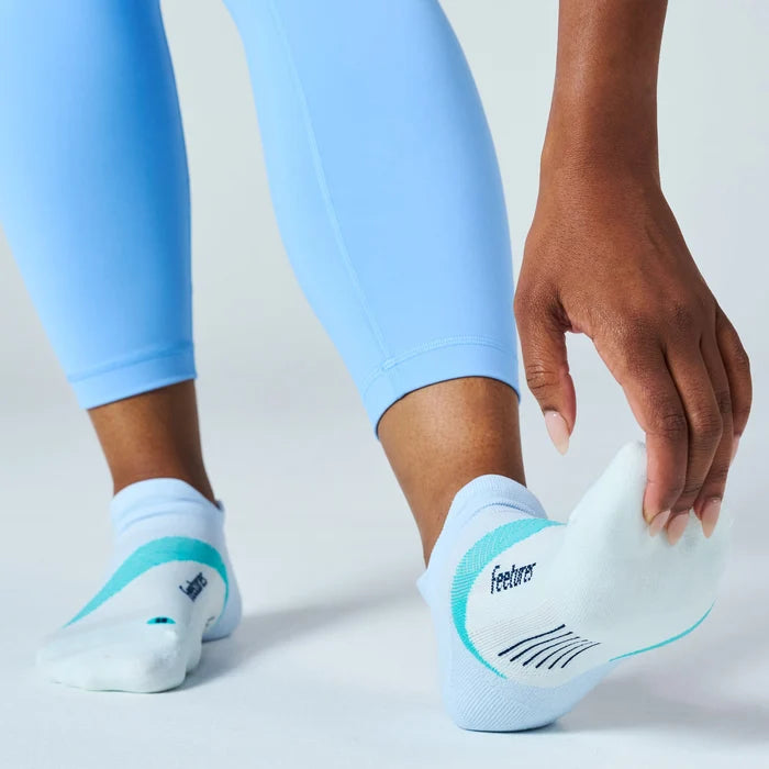 feetures elite light cushion tab sock | glacier mist