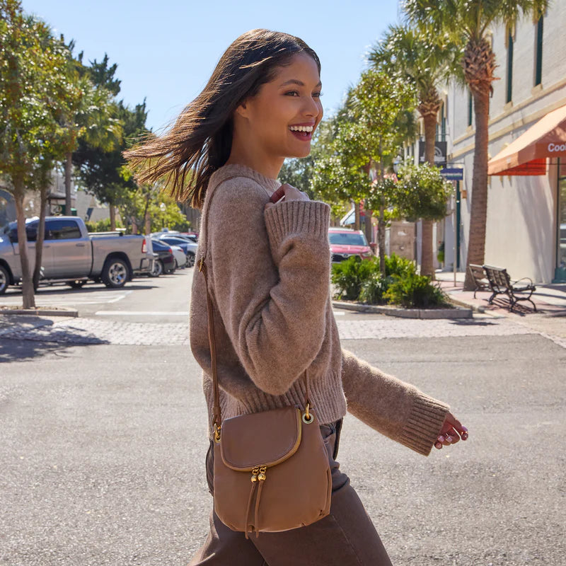 hobo fern zip-flap crossbody women's | timber brown