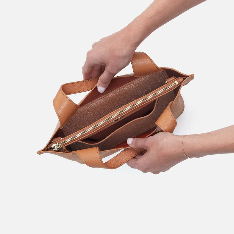 hobo vida small tote women's | biscuit