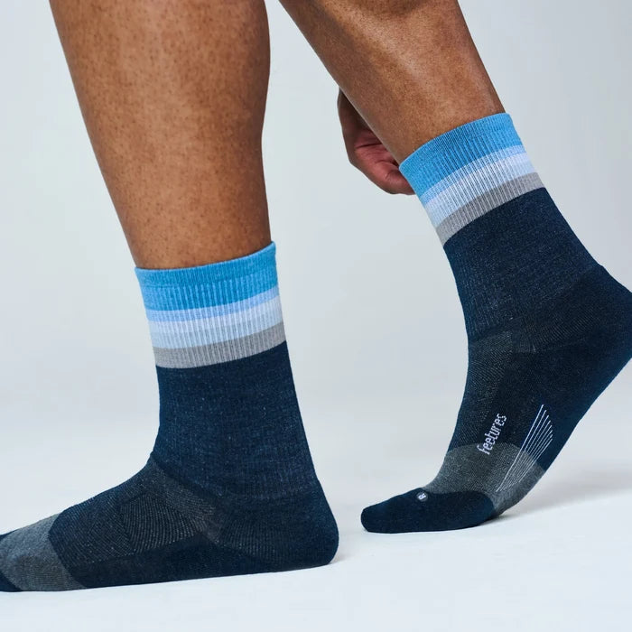 feetures merino 10 max cushion mini crew sock | 