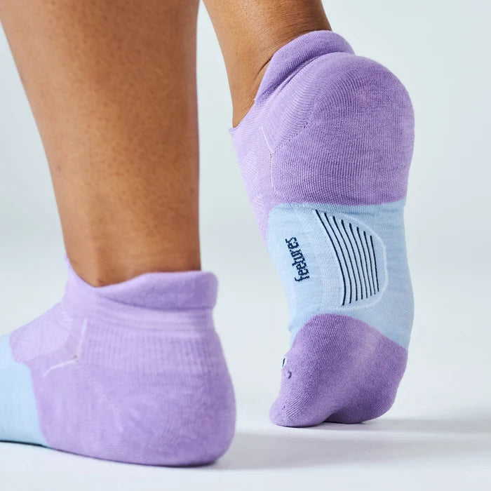 feetures merino 10 max cushion tab sock | lilac bloom