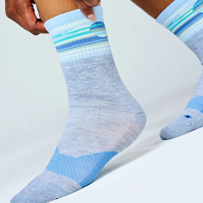 feetures trail max cushion mini crew sock | cloud veil blue