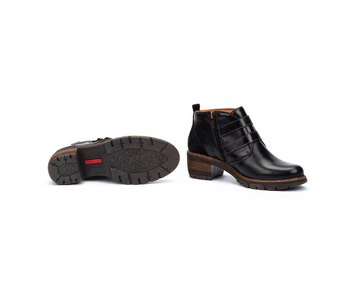 pikolinos san sebastia buckle women's | black