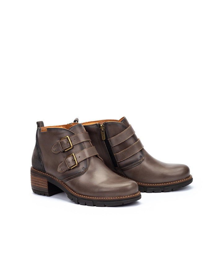 pikolinos san sebastia buckle women's | dark grey