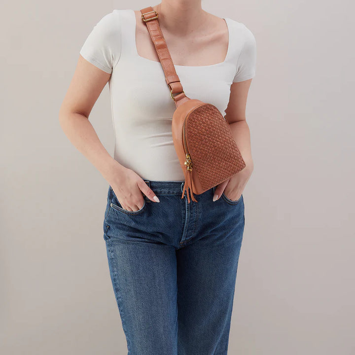 hobo fern sling women's | harvest wheat