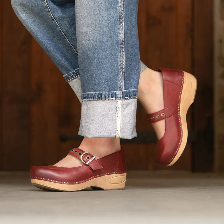 dansko xp 2.0 mary jane clog women's | red